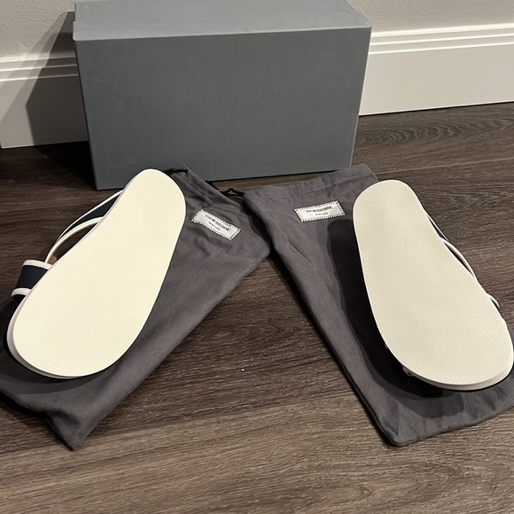 Thom Browne cross cross sandals w/RWB enamel buckle in vitello calf. Leather. - Picture 4 of 6